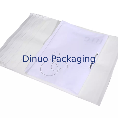 Kundenspezifisches Logo Wasserdichte Kleidung Gestempelte Pergaminpapiertüte Weißer Verpackungsbeutelumschlag
