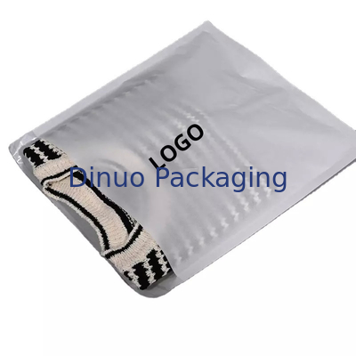 Kundenspezifisches Logo Wasserdichte Kleidung Gestempelte Pergaminpapiertüte Weißer Verpackungsbeutelumschlag