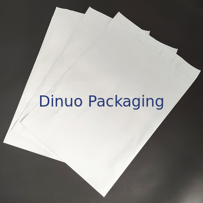 Individuell bedruckte Recycling-Umschläge Polymailer-Tasche Weiß Schwarz für Express-Kurierversand