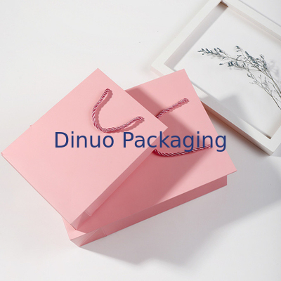 Wiederverwendbarer biologisch abbaubarer Spitzentragebeutel kundengebundene Kraftpapier-Geschenk-Verpackentasche