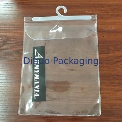 Kundengebundene Verpackentaschen Größe PVC-freien Raumes mit Klebstreifen Soem/ODM mit Haken