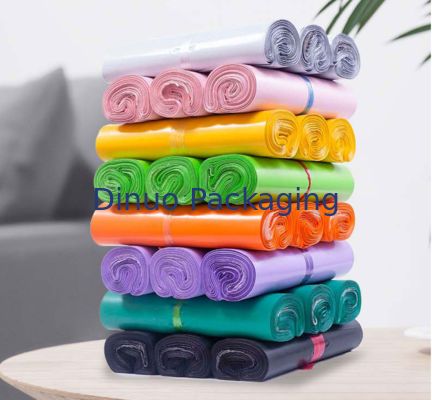 Reißfeste, wasserdichte und selbstklebende Poly-Versandtasche für Bekleidungskurier