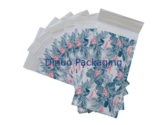 Nicht- Bendable Kraftpapier runzelte Umschläge, die 8*11“ aufgefüllte Band-Kleber-Verpackungs-Tasche tapezieren