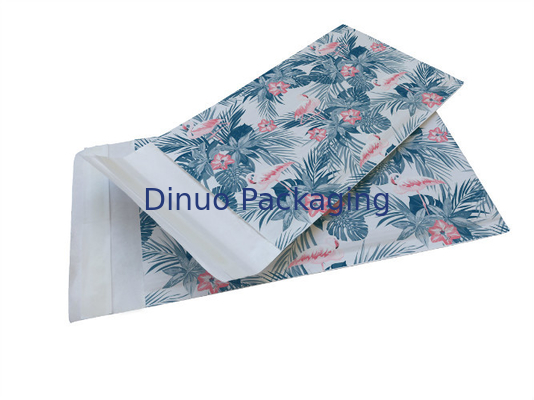 Nicht- Bendable Kraftpapier runzelte Umschläge, die 8*11“ aufgefüllte Band-Kleber-Verpackungs-Tasche tapezieren