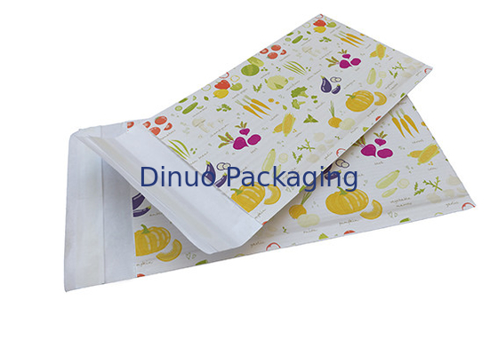 Kein weißes gewölbtes PlastikKraftpapier, das aufgefüllt wird, schlägt freundliches Eco ein