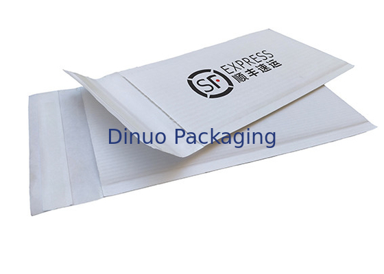 Kein weißes gewölbtes PlastikKraftpapier, das aufgefüllt wird, schlägt freundliches Eco ein