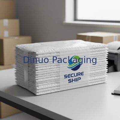 Paket aus 100 stoßsicheren Postbeuteln mit individuellem Logo Design Dauerhafte Schutzverpackungslösungen Ideal für sicheren Versand